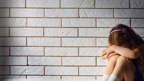 La niña de 10 años era abusada por el padre de su amiga y juntas lo filmaron por temor de que nadie les creyera.