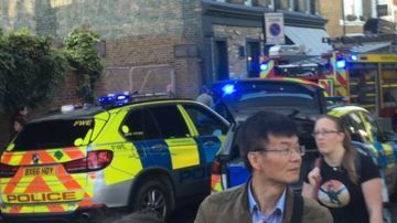 Unos 700 pasajeros estaban en el tren y la estación de Parsons Green, según los testigos.