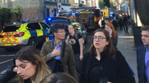 Unos 700 pasajeros estaban en el tren y la estación de Parsons Green, según los testigos.