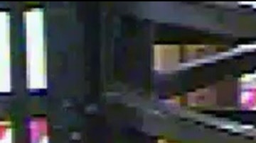 Si ha visto a este hombre, llame de manera confidencial al número de la Policía: (800) 577-TIPS. 