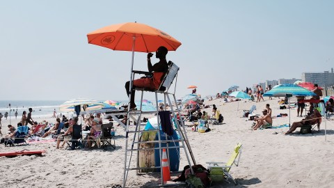 Salvavidas en custodia de una playa en NYC/Archivo.