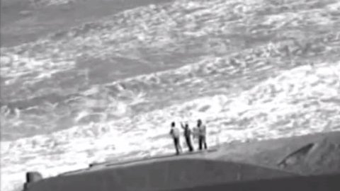La familia vivió unas aterrorizantes 24 horas. El padre no pudo sobrevivir. (Captura de video: Suboficial Ashley Johnson)