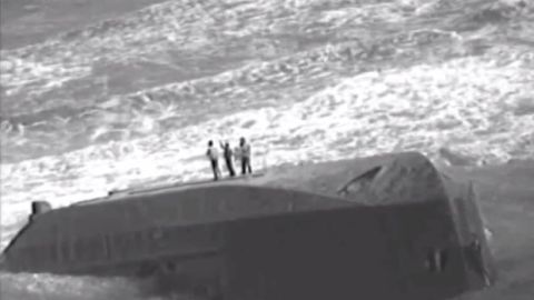 La familia vivió unas aterrorizantes 24 horas. El padre no pudo sobrevivir. (Captura de video: Suboficial Ashley Johnson)