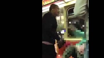 Las autoridades buscan a la sospechosa del ataque.