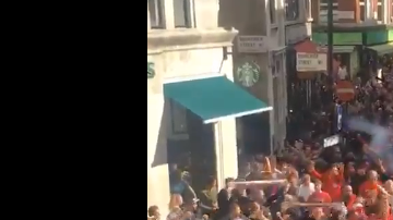 Los hinchas de Colonia por las calles de Londres. Twitter.