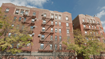 El ataque tuvo lugar en un edificio de la avenida Cauldwell en El Bronx.