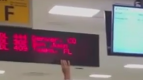 Decenas de familias emocionadas esperaban a los suyos procedentes de Puerto Rico.