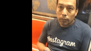 El pervertido llevaba puesta una camiseta con la palabra 'Instagram'.