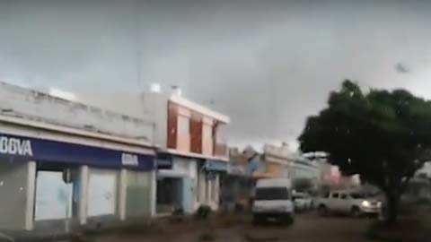 En realidad, estas imágenes corresponden a un tornado reportado en Uruguay, en 2016, no al embate de Irma.