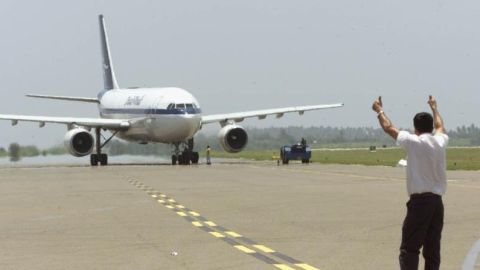 Unos 49 vuelos de las aerolíneas Seaborne Airlines, Cape Air, Delta Airlines, SouthWest Airlines y United Airlines están cancelados.