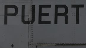 El presidente de los Estados Unidos, Donald Trump habla junto al gobernador de Puerto Rico, Ricardo Rosselló y la primera dama, Melania Trump en la base aérea Luis Muñiz, de la Guardia Nacional, en San Juan, Puerto Rico.