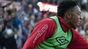 El delantero del Girona Cristian Portugués 'Portu' celebra con sus compañeros su gol al Real Madrid. (Foto: EFE/Robin Townsend)