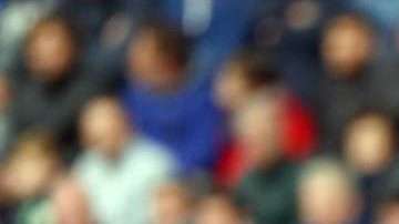 Con dos tantos de Hirving Lozano, el PSV derrotó de visita 4-2 al Vitesse y confirmó su liderato en la Eredivisie.