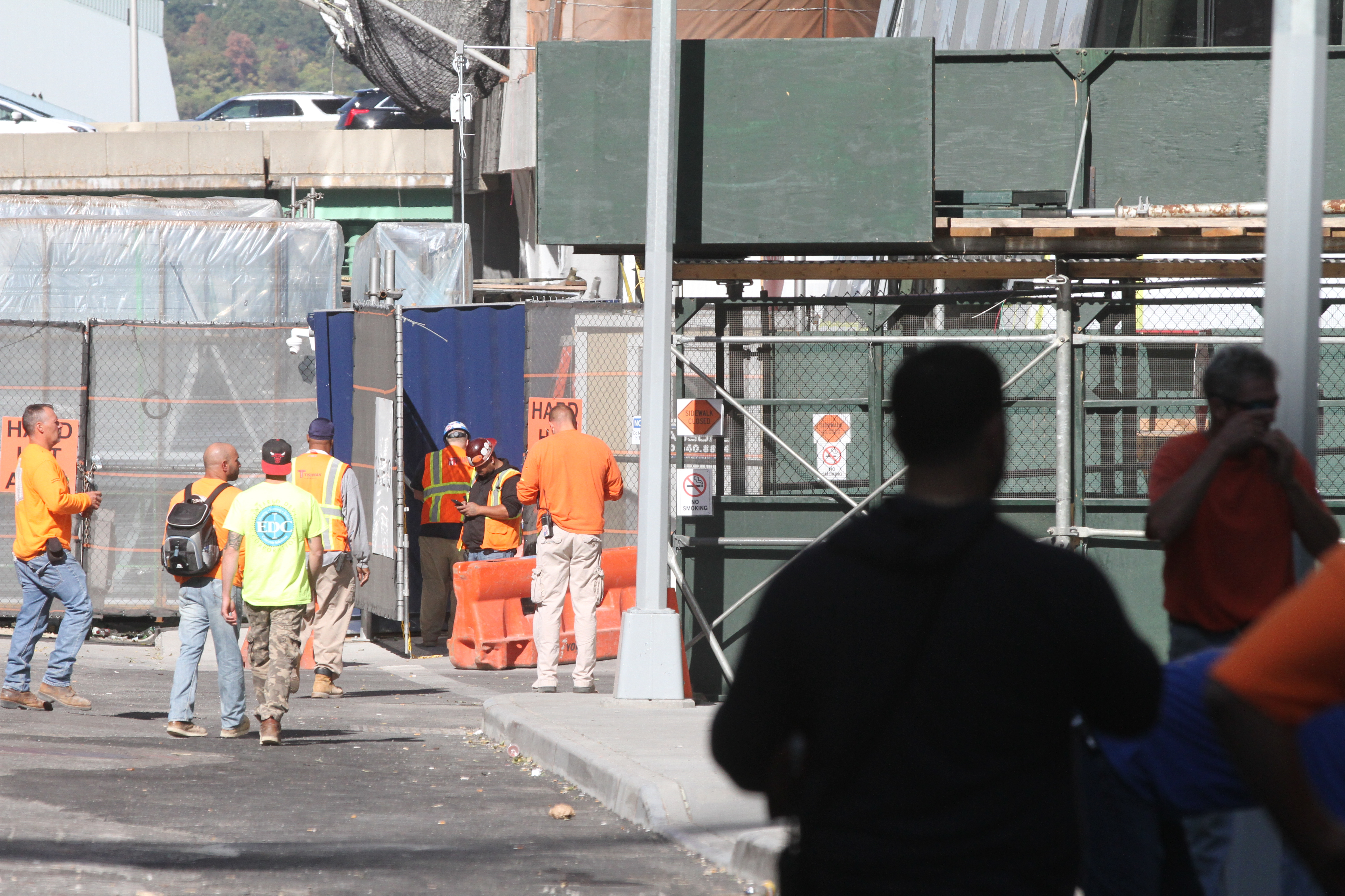 Capataz de una obra de construccion muere de un balazo por un empleado despedido hace dos dias en la Calle Oeste 59 y la Avenida 12 en Manhattan