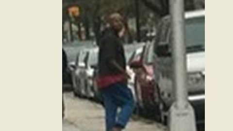 El individuo fue descrito como un afroamericano sin cabello y de unos 30 años.