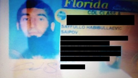 Imagen de la licencia de conducción que portaba el atacante en el mometo de su arresto. (NYPD)