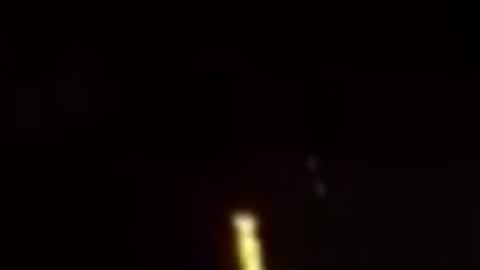 Otro automovilista compartió en las redes la imagen del vehículo incendiado.