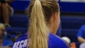 Autumn Finney es la jugadora de voleibol que ha revolucionado al mundo con su desafío a las leyes de gravedad.