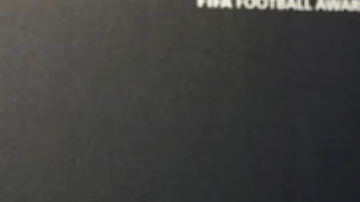 La presentadora se llevó la noche de la FIFA.