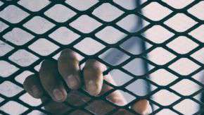 Una de las estrategias de las redes de trata es aislar a la víctima para ejercer control sobre ella. Foto genérica. Getty