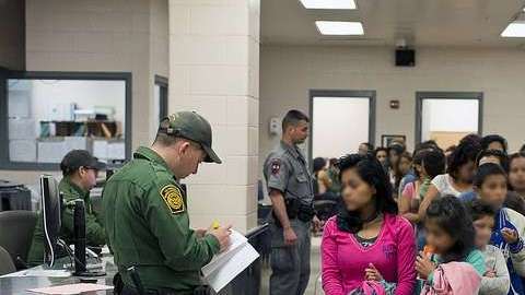 Muchos menores vienen solos a Estados Unidos, escapando de la situación de violencia  en Centroamérica