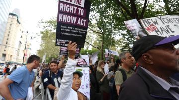 Rally en frente de City Hall para que pasen la ley "Derecho de Saber" en Manhattan.