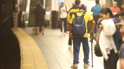 Pasajeros deshabilitados en el tren.