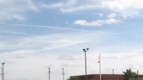 El colegio dijo que no volverá a contratar a la maestra sustituta.