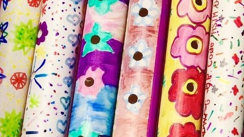 Las flautas forman parte de un programa sin fines de lucro para niños.