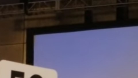 El comediante George López fue abucheado.