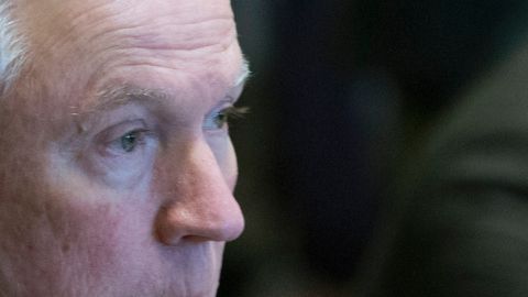 Activistas acusan que el fiscal Sessions busca criminalizar a inmigrantes.