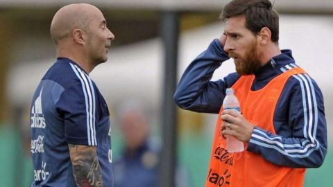 Messi y 13 más conforman la lista de elegidos por Sampaoli para conformar la albiceleste en Rusia 2018. (Foto: ALEJANDRO PAGNI/AFP/Getty Images)