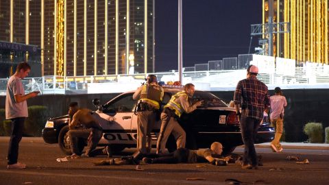 El tirador de Las Vegas utilizó un "bump stock"para volver su arma semiautomática en automática.