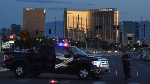 La Policía tiene acordonado el hotel desde donde se disparó.