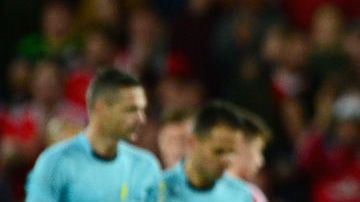 Aaron Ramsey se cubre el rostro tras la eliminación de Gales.  Harry Trump/Getty Images