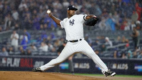 Luis Severino abrió el partido bajo la lluvia en el Yankee Stadium.