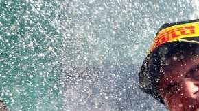 El ganador del GP de México de Fórmula 1 Max Verstappen, piloto holandés de la escudería Red Bull Racing celebra en el Autodromo Hermanos Rodríguez.  (Foto: Clive Rose/Getty Images)