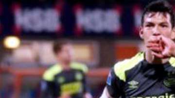 Hirving Lozano celebra su gol.