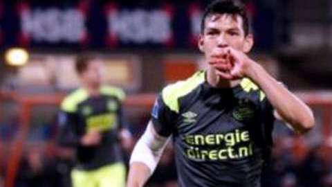 Hirving Lozano celebra su gol.