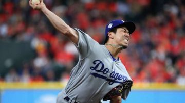 Kenta Maeda, convertido en relevista en esta postemporada, ha lanzado casi perfecto en el bullpen de los Dodgers.