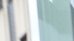 Guatemalteco Noel Lopez Reyes se despide de su esposa, Doris y sus hijos, Shaun y Viana en Federal Plaza.