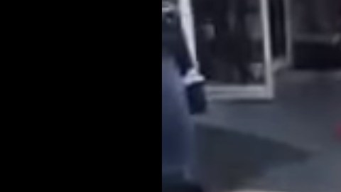 El momento de la detención de un joven de 16 años fue grabado en video.