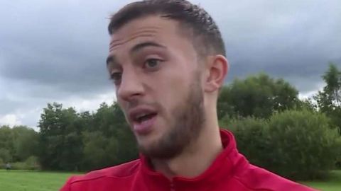 Max Crocombe, guardameta del Salford City de la sexta división inglesa.