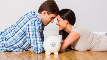 Confianza financiera y comunicación sobre ella son clave para las parejas./Shutterstock