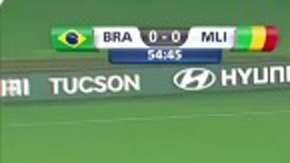 Garrafal error del portero de Mali