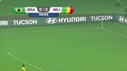 Garrafal error del portero de Mali