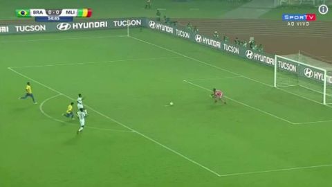 Garrafal error del portero de Mali