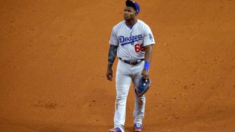 Yasiel Puig hizo su promesa: la serie no se acaba hoy. (Foto: Bob Levey/Getty Images)