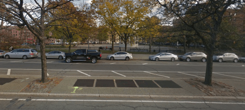 El joven salió huyendo, cuando otro grupo de jóvenes lo perseguían por la avenida Grand Concourse.