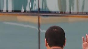 Paolo Guerrero al llegar a Lima. EFE